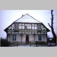 001-1045 Das letzte Vorlaubenhaus in Allenburg 2002.jpg